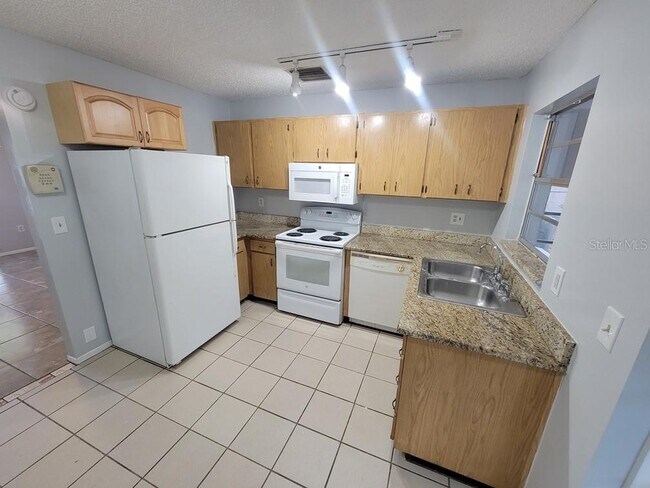 Building Photo - 6922 Westend Ave