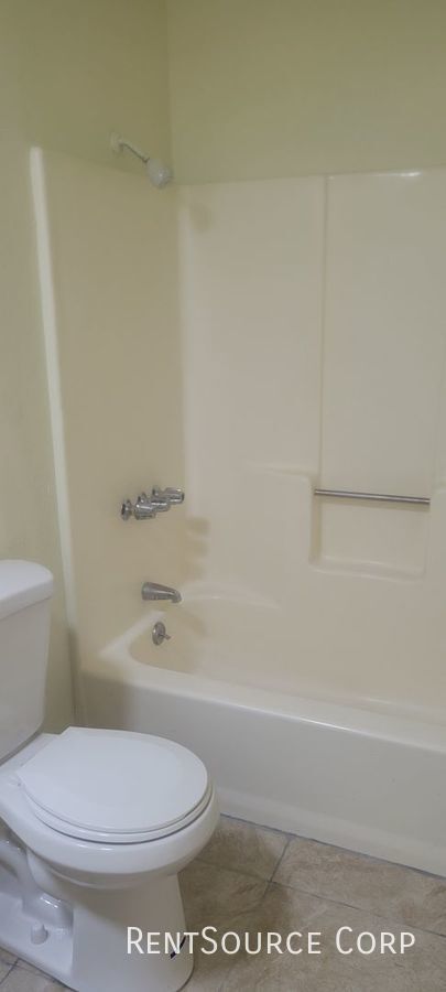 Building Photo - 3 Bedroom 2 Bath Single Family Home in Bar...