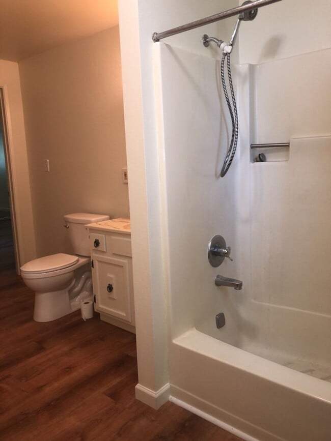 Building Photo - Spacious 3 Bedroom Home with Retro Charm!