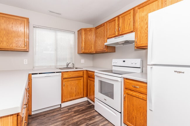 Building Photo - Woodhaven Oaks