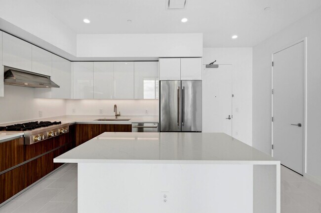 Building Photo - 400 Central Ave