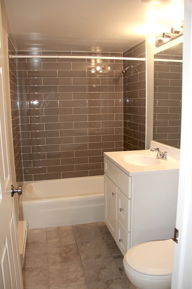 Building Photo - 329 Kimbell Ave