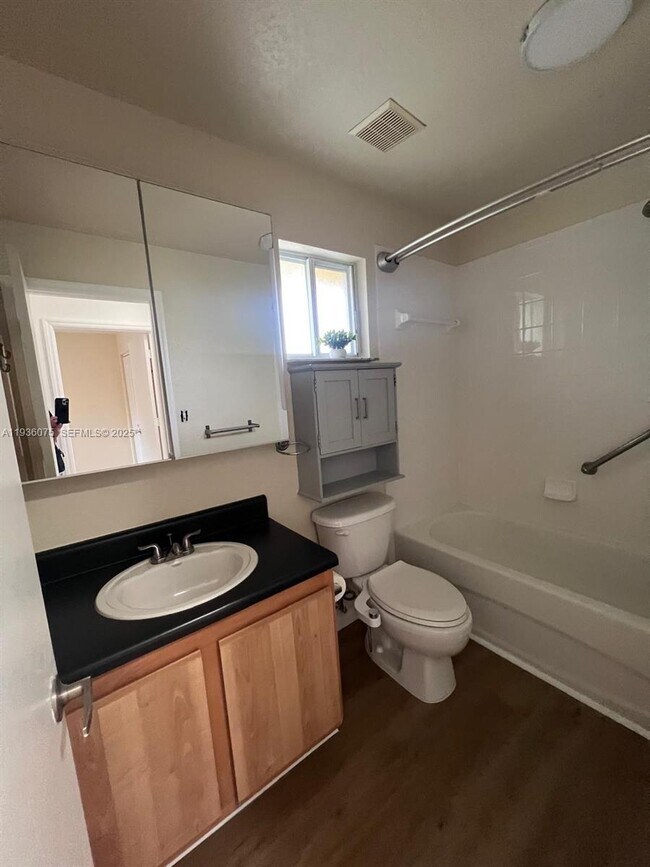 Building Photo - 2098 NE 167th St