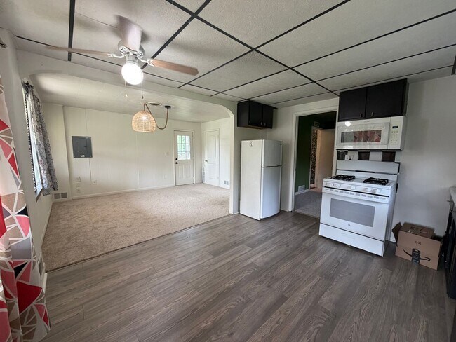 Building Photo - Adorable Home in Lowell School District