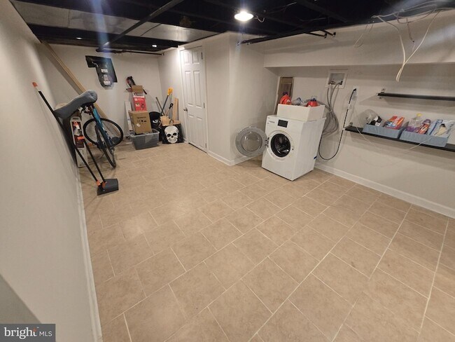 Building Photo - 457 N Edgewood St