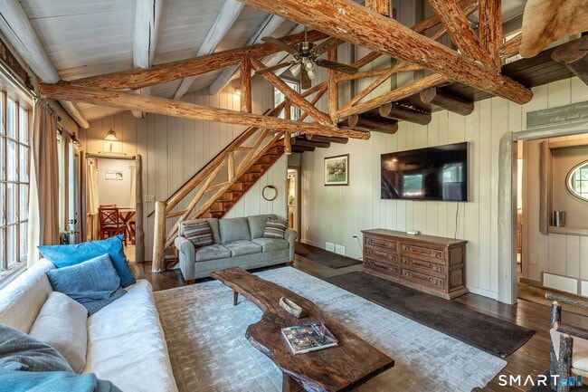 Building Photo - 28 Fox Run