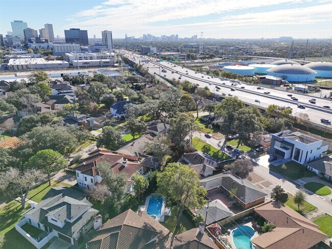 Building Photo - 4614 Merwin St