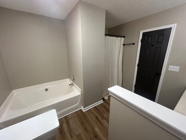 Building Photo - 25 Oak Lake Ct