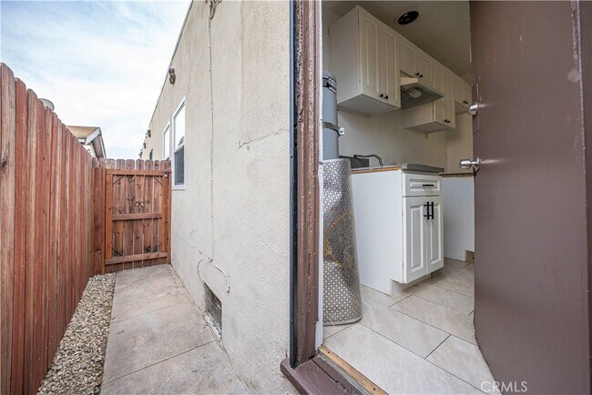 Building Photo - 1127 E 67th St