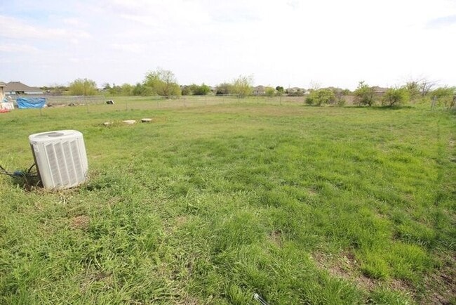 Building Photo - Coming Soon Off Hwy 920 | 3BR/2BA Weatherford Duplex Home Minutes from Downtown Square & Ric Will...