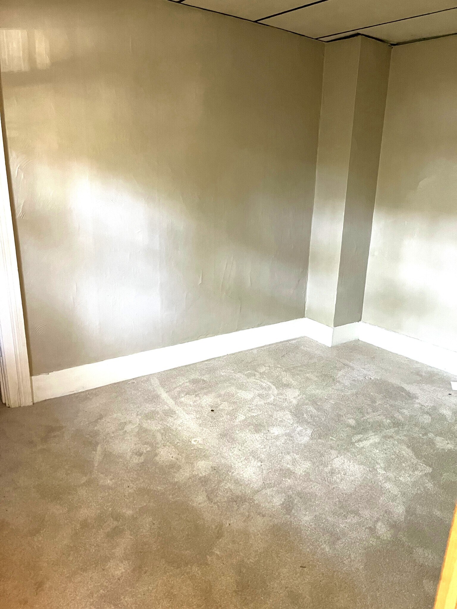 Building Photo - 501 E 7th St