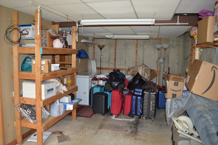 Building Photo - 5212 Rustling Oaks Ln