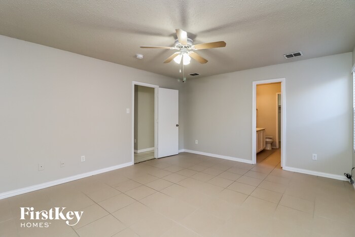 Building Photo - 3913 Fox Run Dr