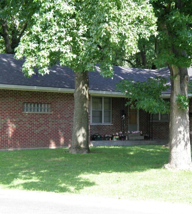Primary Photo - 203 N 7th St