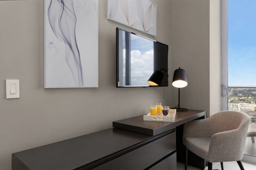 Building Photo - 4010 S Ocean Dr
