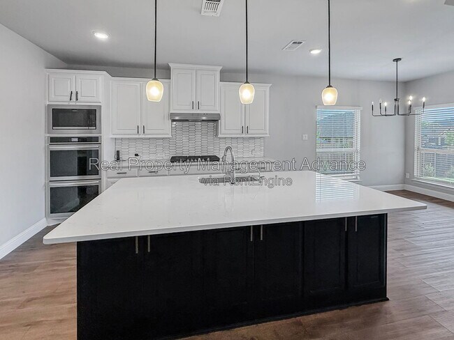 Building Photo - 308 Winding Creek Ln