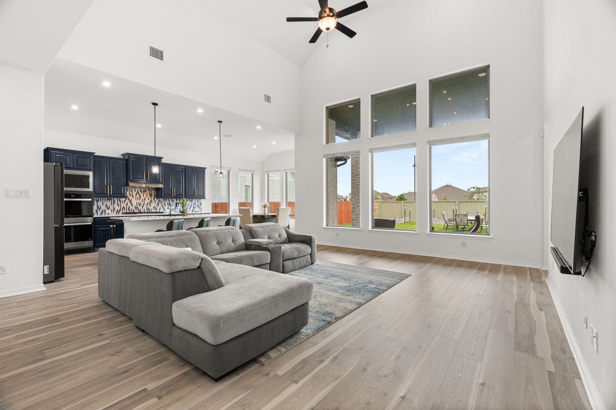 Building Photo - 372 Hollister Dr