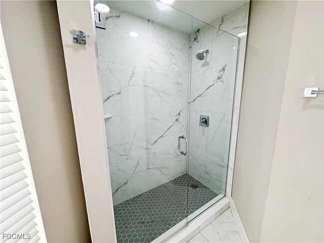 Building Photo - 2215 SE 9th Terrace