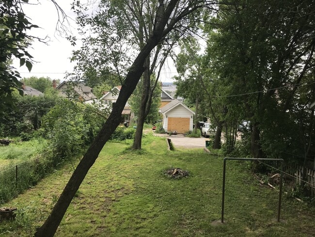 Building Photo - AVAILABLE NOW - 2 Bed 1 Bath Home in Craft District