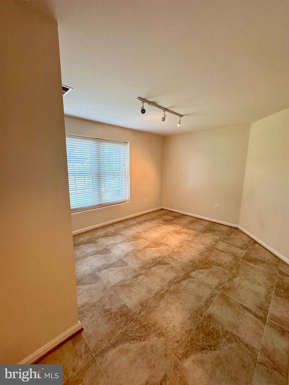Building Photo - 805 Winterberry Dr