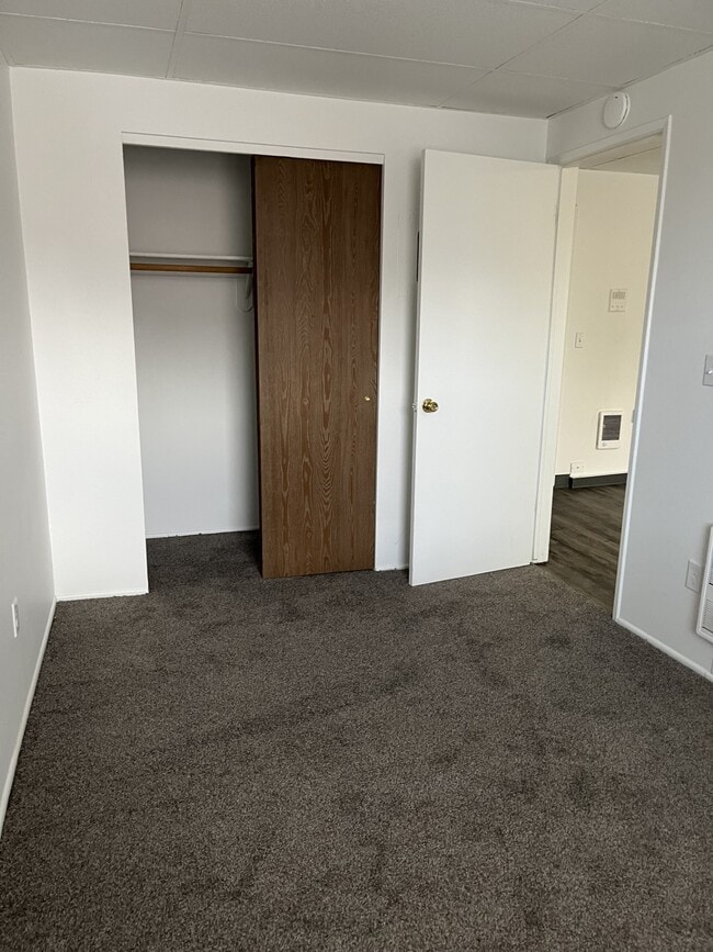 Building Photo - Rennwood Court Apartments