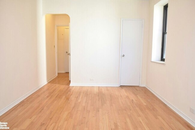 Building Photo - 205 Pinehurst Ave