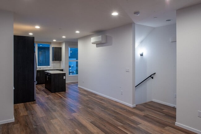 Building Photo - Modern New Construction Townhome | EV Park...