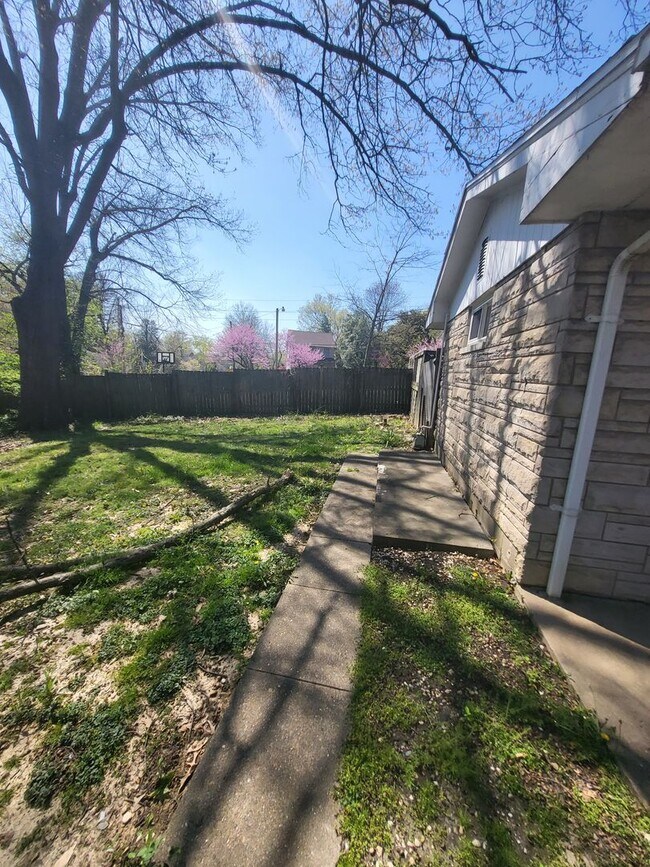 Building Photo - 507 Pfeiffer Rd