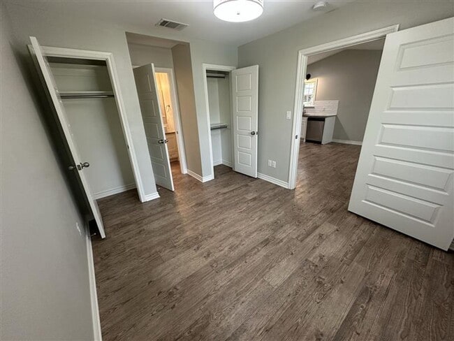 Building Photo - 103 Wade St