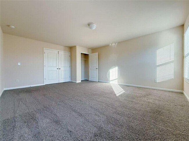 Building Photo - 3560 Golden Gate Ln