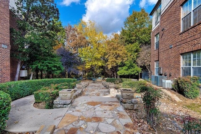 Building Photo - 1654 Ascension Bluff Dr