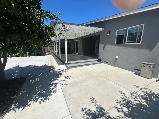 Building Photo - 37083 Holly St