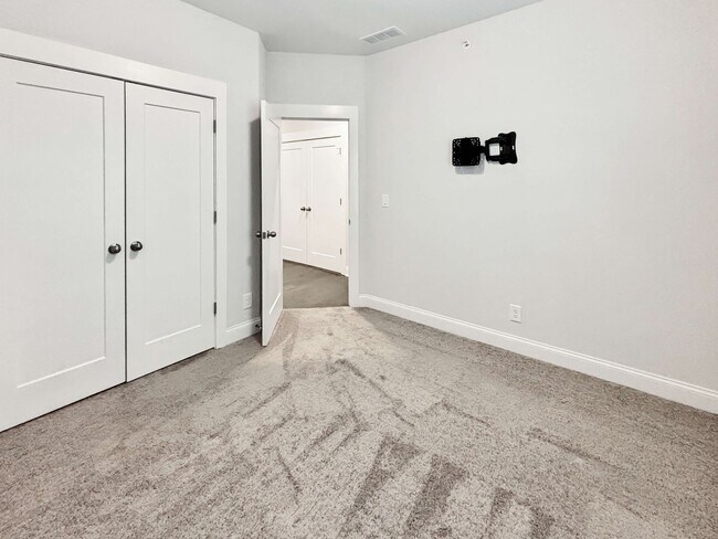 Building Photo - Beautiful 3 BR Townhome in Woodstock!