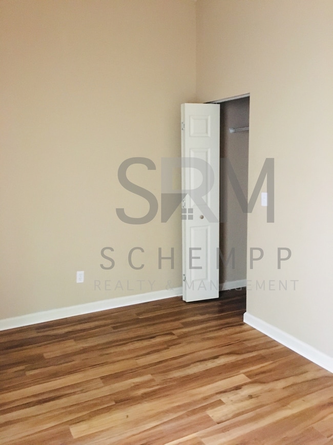 Building Photo - Renovated 2 bedroom in the Russell neighborhood! *Section 8 accepted*