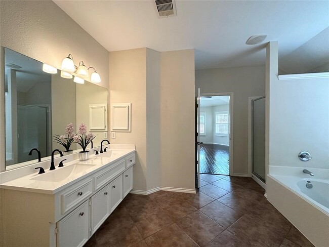 Building Photo - 1707 Magnolia Lake Ln