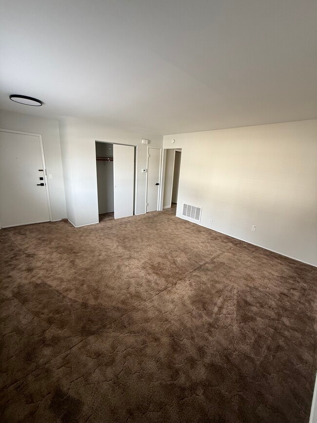 Building Photo - 2714 Center St