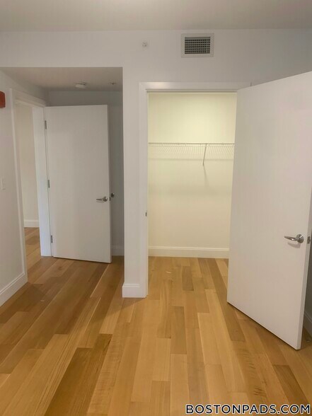 Building Photo - 150 Camden St