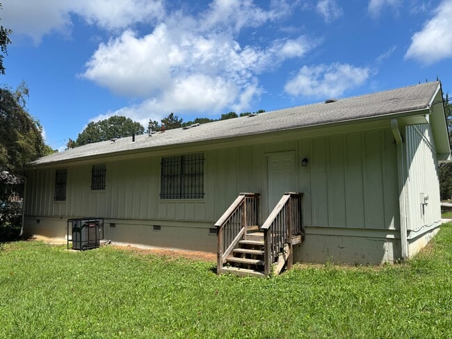 Building Photo - 89 Inverness Dr