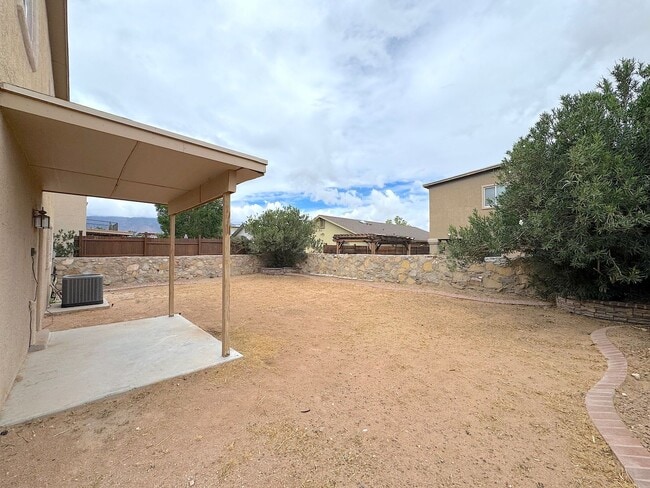 Building Photo - Sandstone Ranch Estates 3 Bed Refrig A/C!