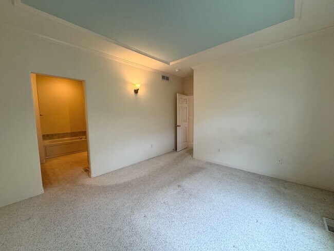 Building Photo - Spacious and Open 3BD/2BA House In Longmont!