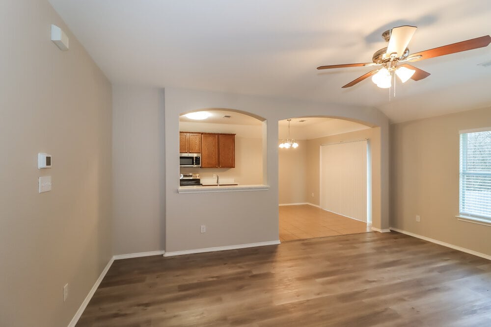 Building Photo - 904 Starling Ln