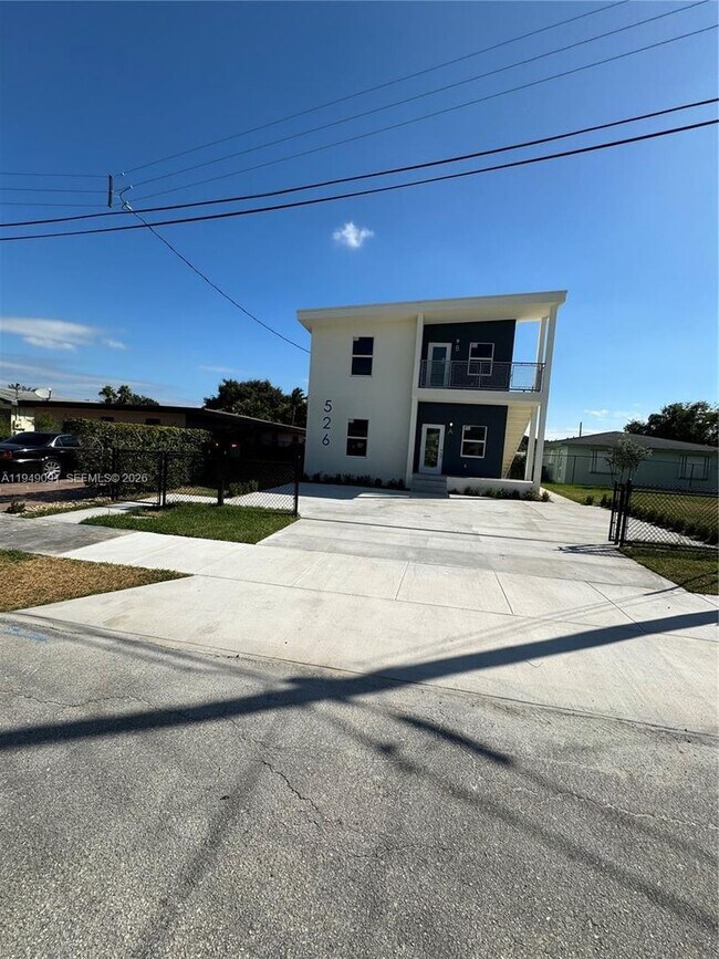 Building Photo - 526 NW 6th St