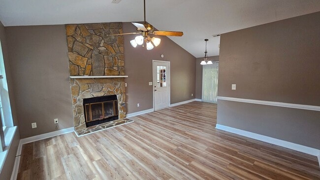 Building Photo - 3 BR 2 BA Summersill Estates