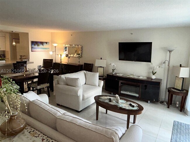 Building Photo - 6917 Collins Ave