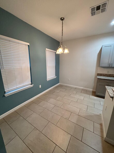 Building Photo - 900 Lakefront Village Dr