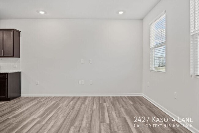 Building Photo - 2427 Kasota Ln