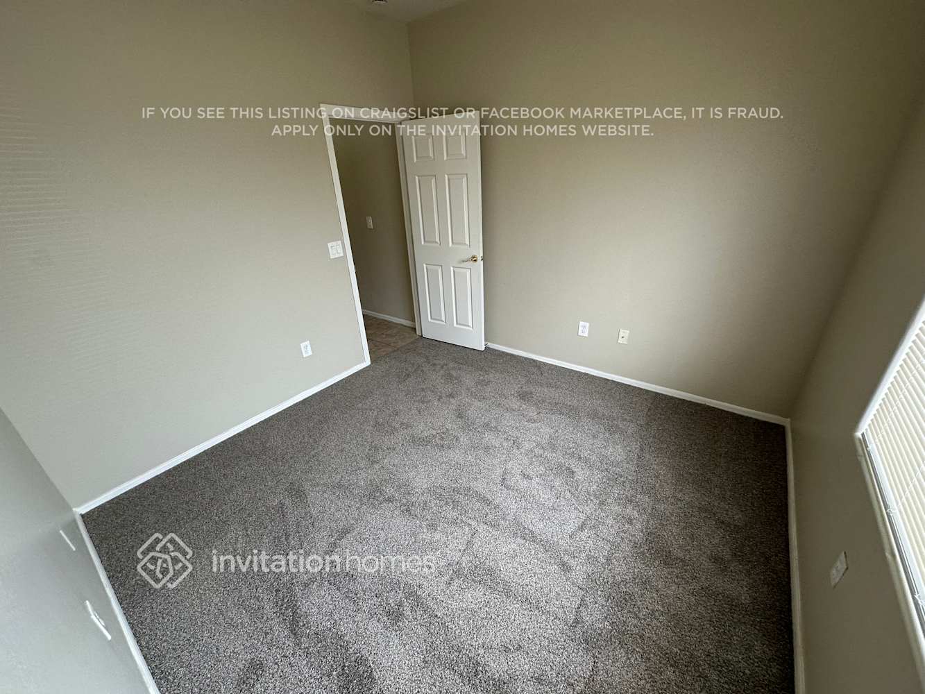 Building Photo - 1645 E Illini St