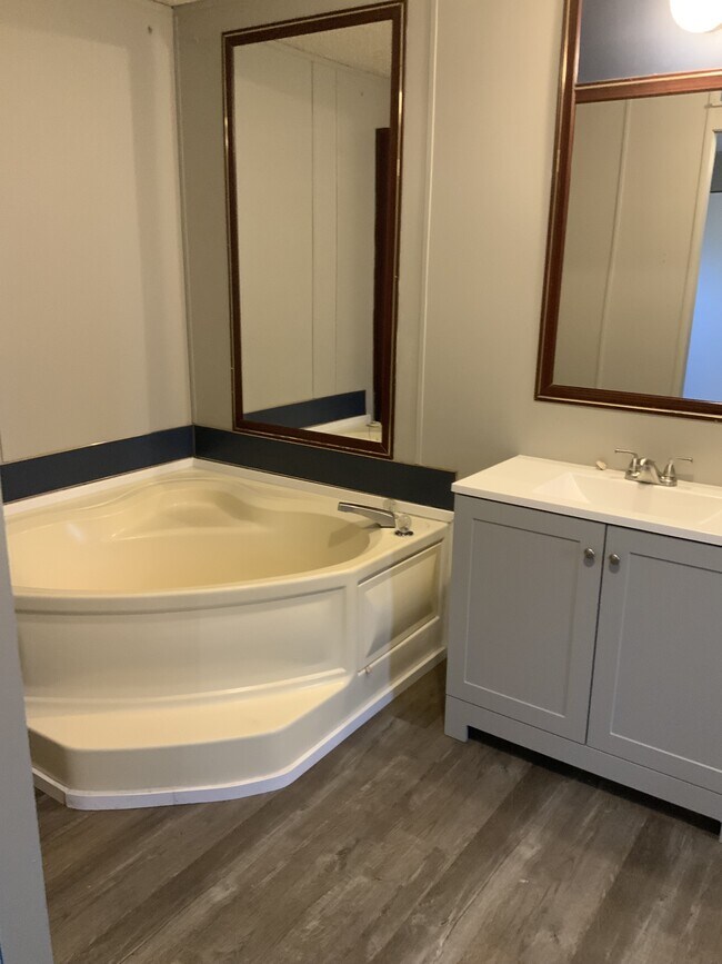 Building Photo - 253 Pebble Rock Cir