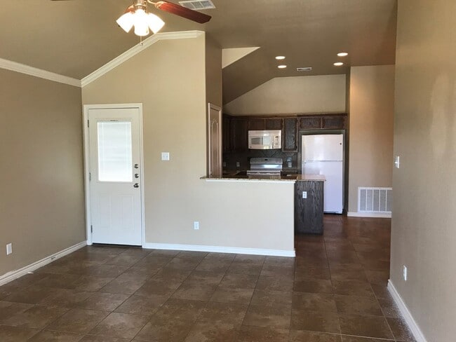 Building Photo - 2 Bedroom | 2 Bath  Located off Clear Creek Road in Killeen.
