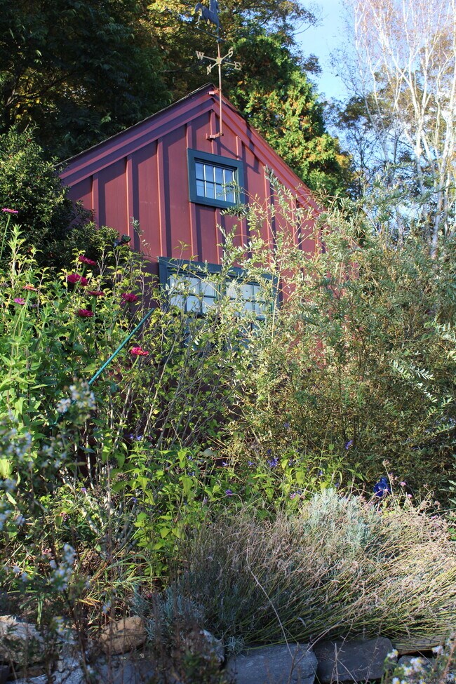 Building Photo - 1035 Southford Rd